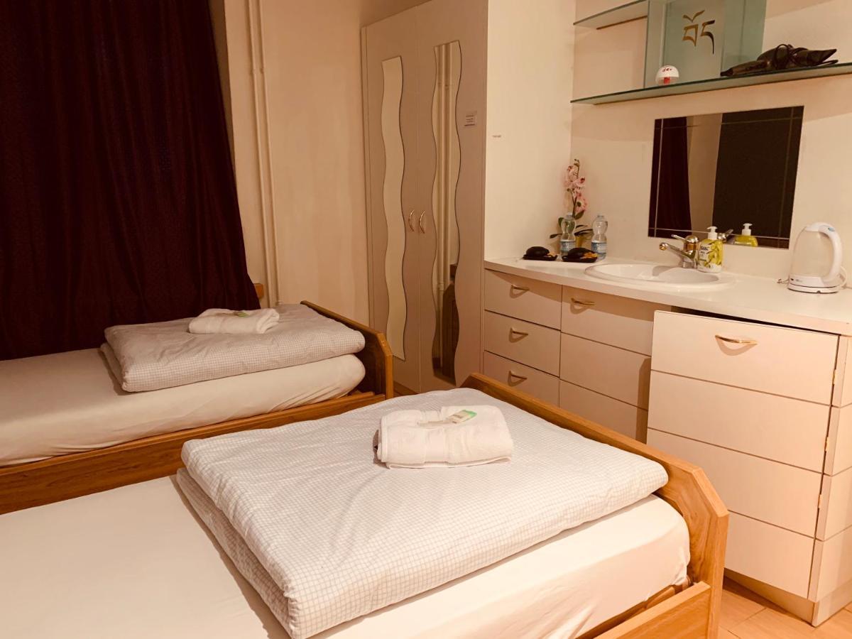 Bed & Breakfast Swiss Dewa 2*